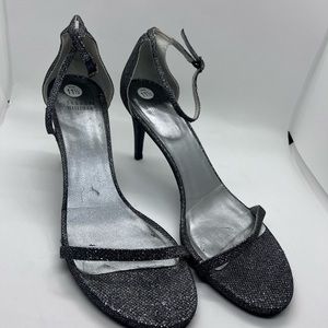 Stuart Weitzman Nudist Heel in Dark Grey/Silver